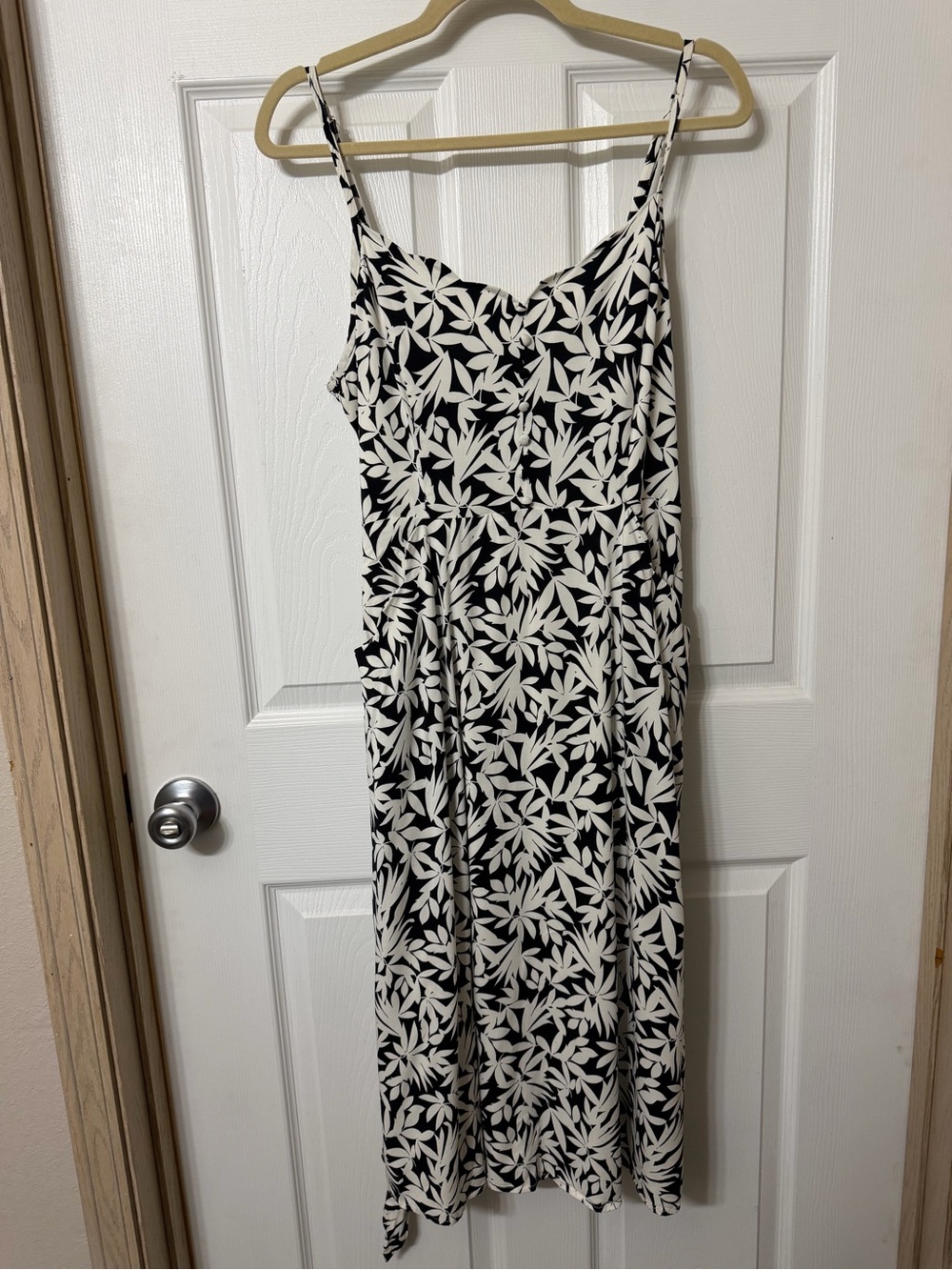 41 Hawthorn Black & White Leaf-Print Midi Slip Dress